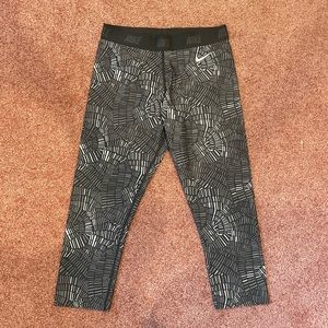 LIMITED EDITION Nike drifit 3/4 leggings